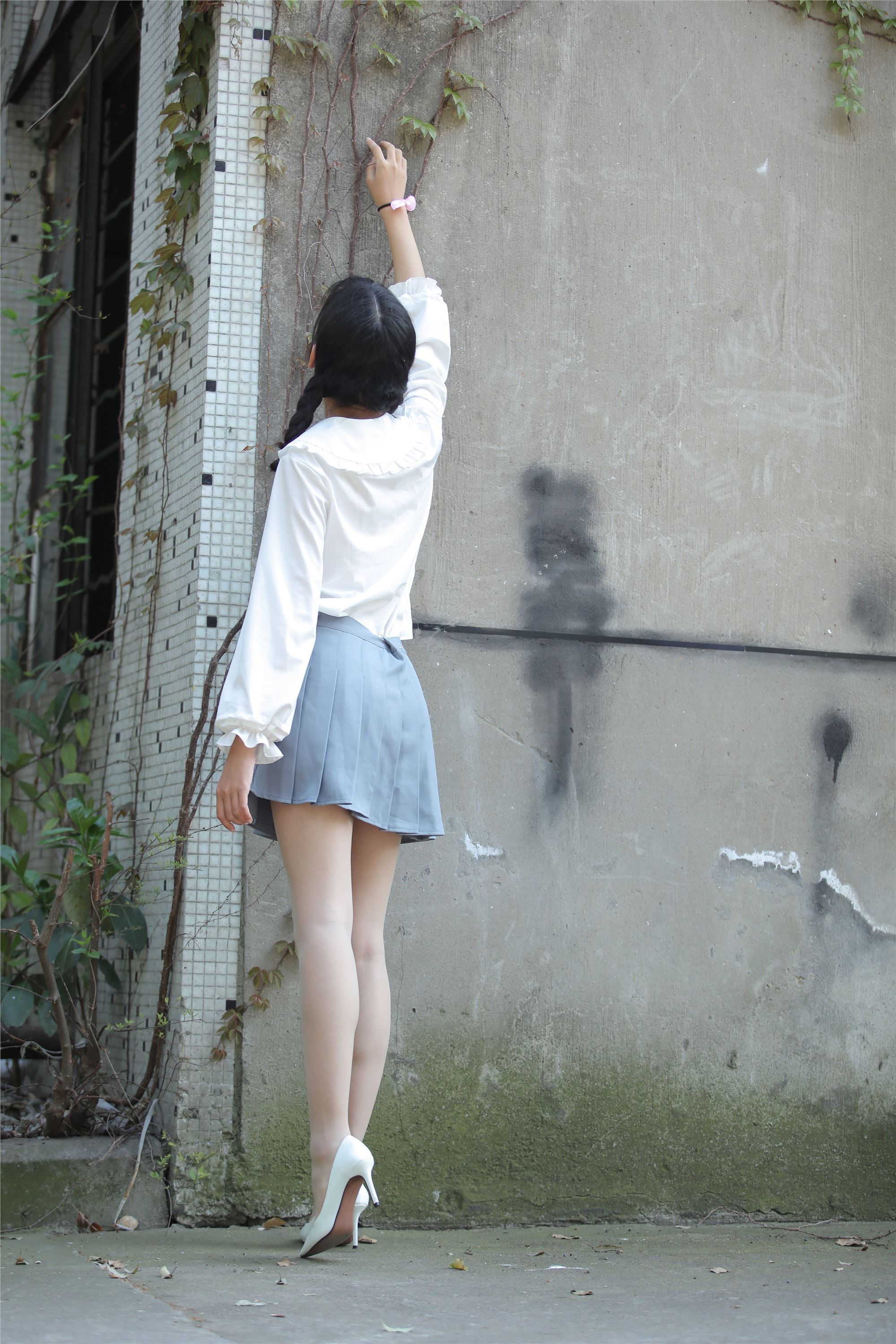 奈丝写真 NO.072 小橙子 扎马尾辫 穿白褶裙